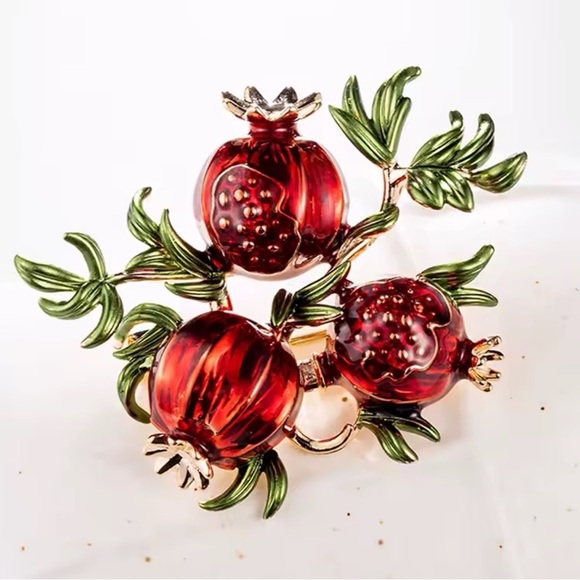 Red Pomegranate Gold Brooch - Picture 5 of 7
